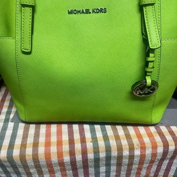 Micheal k Green shoulder bag lime green pro-owned Clean - Picture 8 of 11